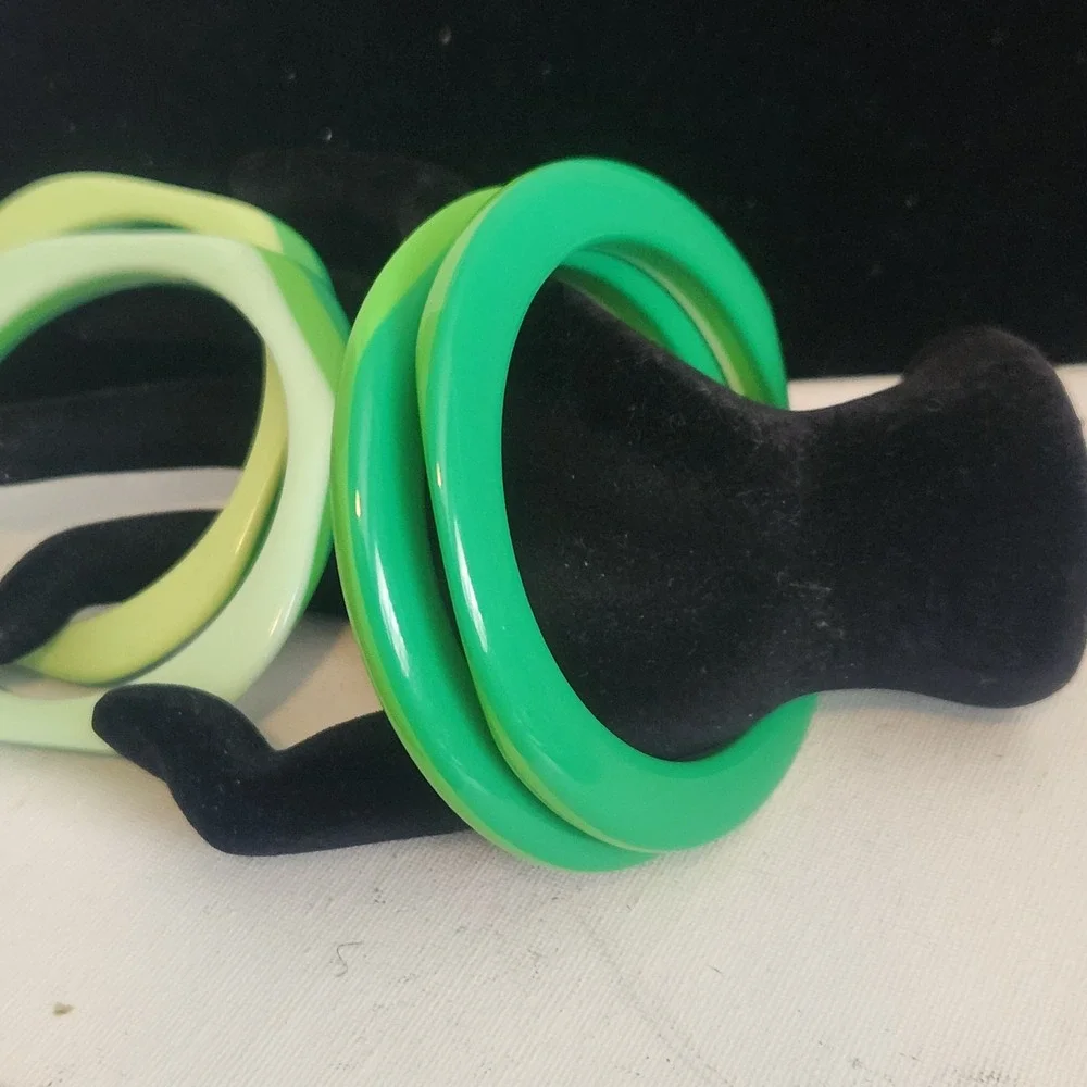 Green Resin acrylic Bangle Bracelet Set 4pc Round Wavy Scalloped Stackable Retro - Picture 2 of 14
